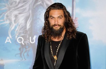 Jason Momoa goes pink for Oscars