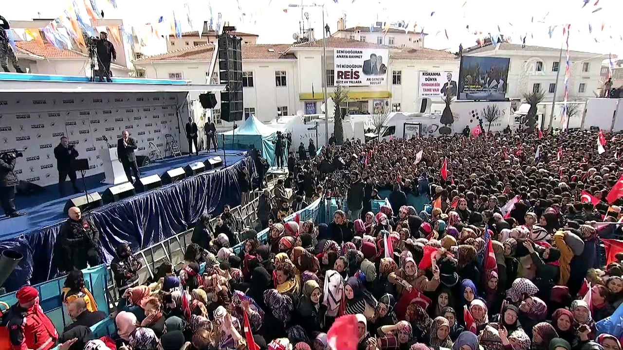Cumhurbaşkanı Erdoğan: 'Devletin bu belediyelere verdiği imkanları eğer siz Kandil'e gönderecek veya terörde kullanacak olursanız, hemen, anında, hiç beklemeden yine biz kayyumlarımızı atarız''  - YOZGAT