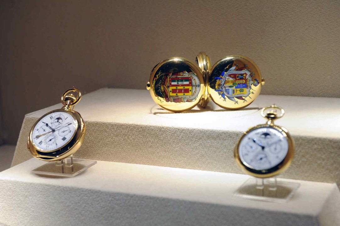 Top 5 prestigious watch brands that men dream of having