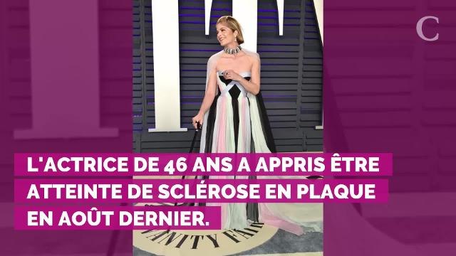 PHOTOS. Selma Blair, atteinte de sclérose en plaques, radieuse avec sa canne à la soirée Vanity Fair
