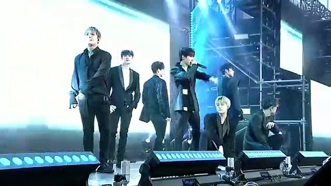 iKON Live at Samsung Galaxy 10 Launch at Central World, Bangkok