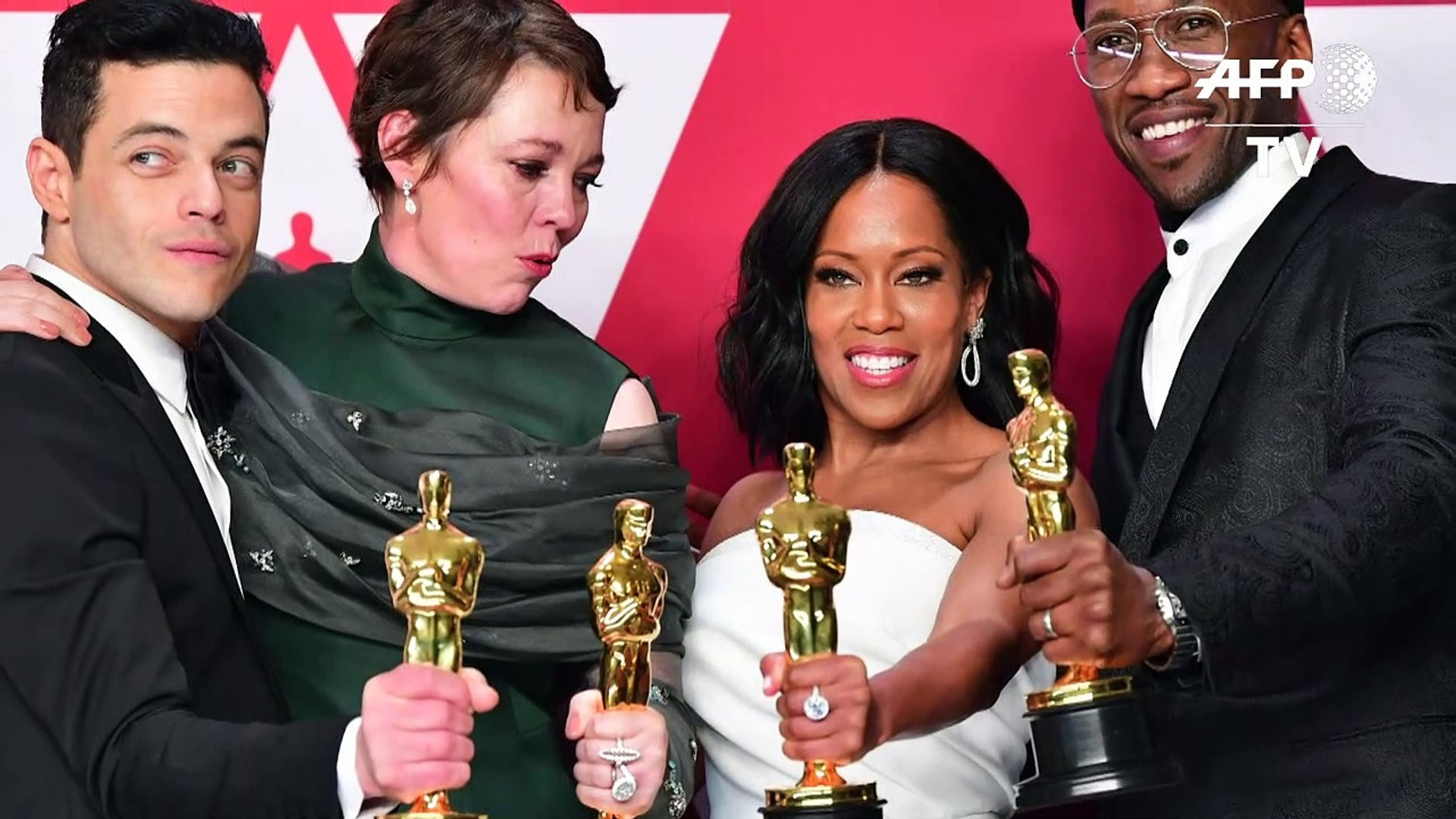 Moonlight's Naomie Harris Takes Oscars Red Carpet Risk With Short Dress, PEN
