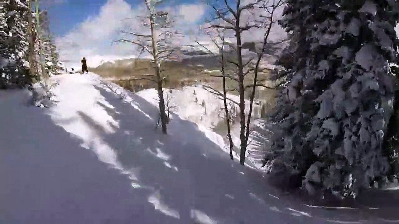 Un skieur hors-piste est emporté par une avalanche