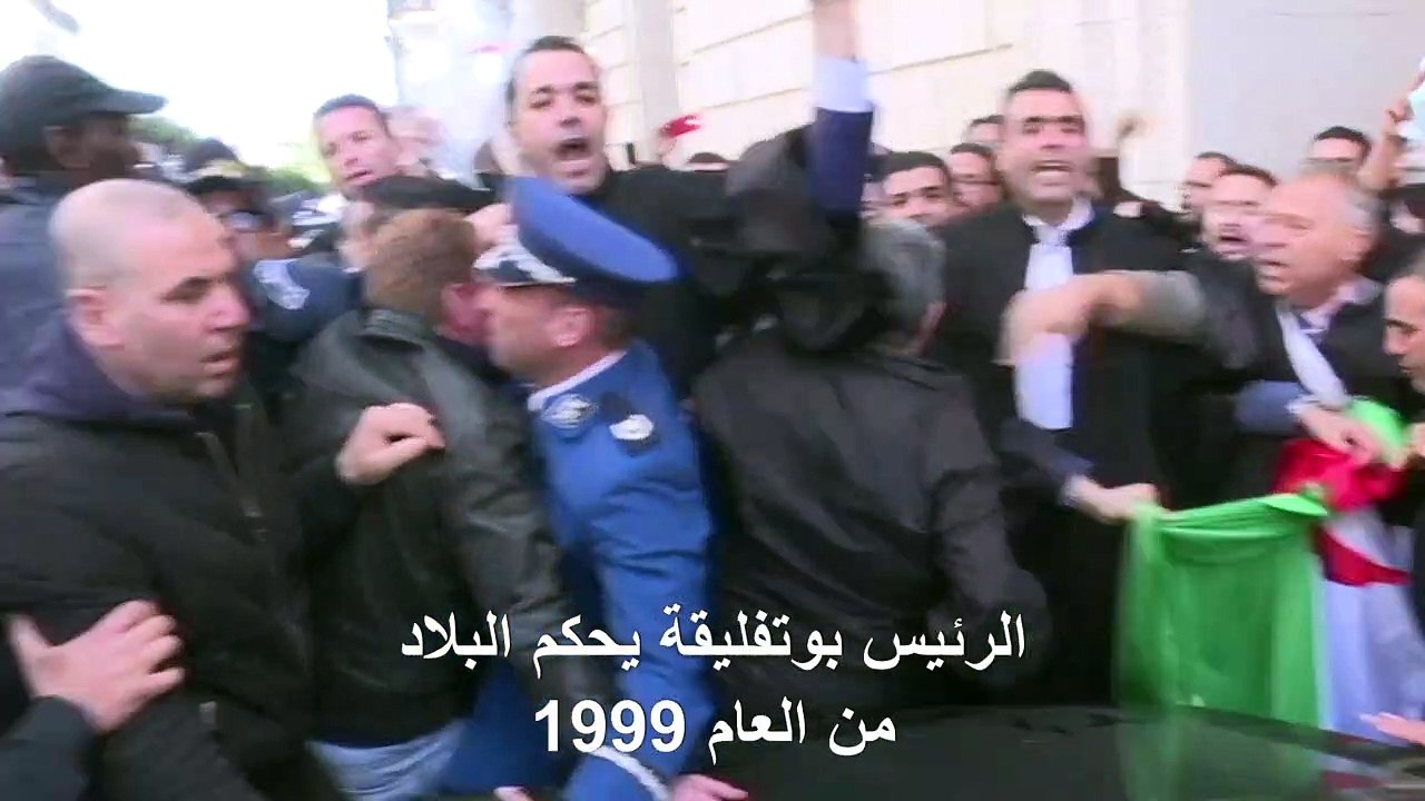 محامون جزائريون يتظاهرون ضد ترشح بوتفليقة لولاي...