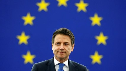 Giuseppe Conte initie Theresa May au billard