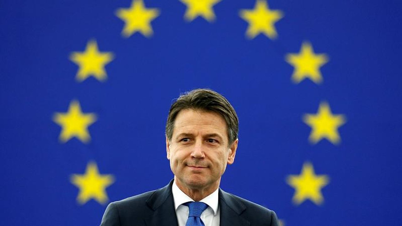 Conte überredet Theresa May zum Billiard-Spielen