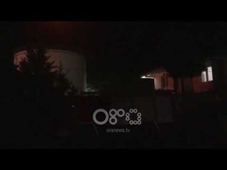 Ora News - Zjarr pranë disa banesave në Shëngjin