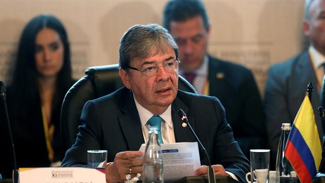 Μάικ Πενς σε Χουάν Γκουαϊδό: «Είμαστε μαζί σας 100%»