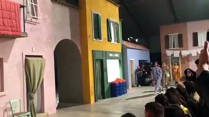 Fashion Week de Paris : looks monochromes et décor de film... Jacquemus voit le Sud autrement