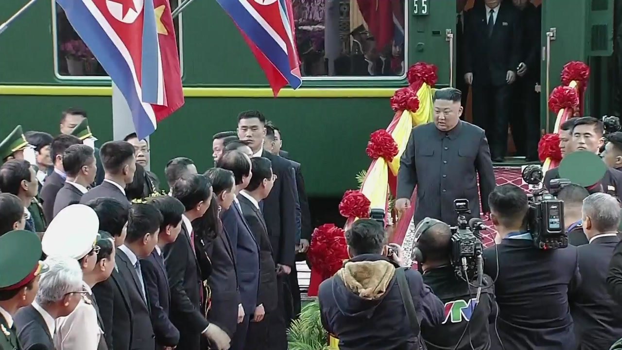 김정은 위원장 곧 하노이 도착...내일 북미 정상 만찬 / YTN