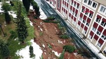 Başakşehir’de okulun istinat duvarı çöktü