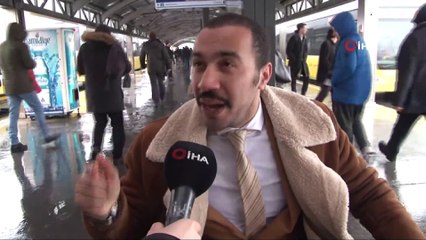 Payitaht Abdülhamid dizisi oyuncusu, metrobüs durağındaki bisikletli şarj aletiyle telefonunu şarj etti