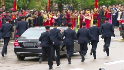 김정은 호위무사 '방탄 경호단' 철통 방어 눈길 / YTN