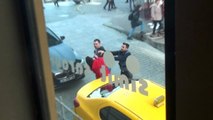 Taksim Meydanı'nda Taksicilerin Kavgası