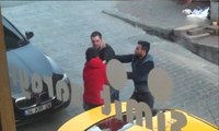 Taksim Meydanı’nda taksicilerin kavgası kamerada