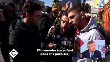 En larmes, deux italiens victimes de prêtres pédophiles témoignent dans "C à vous" - Regardez