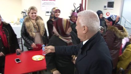 Mustafa Bozbey’i zeybek oynayarak karşıladılar