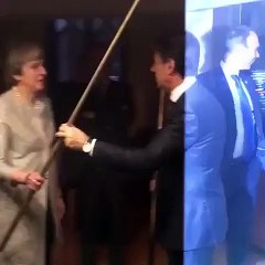 Theresa May ve Conte, Mısır’da bilardo oynadı