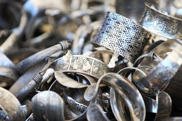 Comment donner un coup d’éclat à vos bijoux en argent
