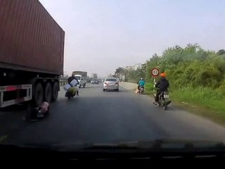 Mamá superheroína: increíble maniobra al límite para salvar a su hijo