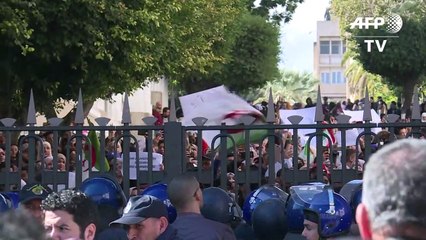 Des centaines d'étudiants rassemblés à Alger contre un 5e mandat de Bouteflika