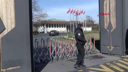 Sanatçılardan Cumhurbaşkanı Erdoğan'a Havalimanında Doğum Günü Sürprizi