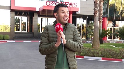 Dite e Re - Shqiptarët vdesin për të kuqen, batutat me Zogun e Tiranës që do ju shkrijnë së qeshuri