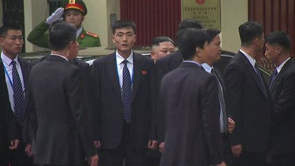 김정은, 베트남 첫 일정 북한 대사관 방문...트럼프 오늘 밤 도착 / YTN
