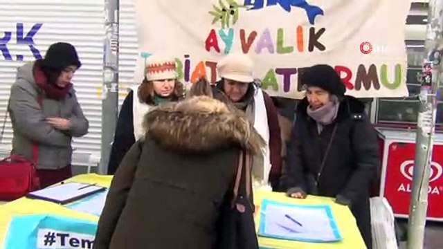 Fabrika bacasının saçtığı koku ve dumana karşı imza kampanyası başlattılar