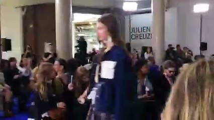Fashion Week de Paris : rayures, jeans et santiags au défilé Victoria/Tomas