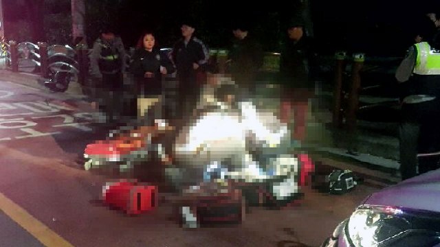 힘든 어머니 안쓰러워...휠체어 교통사고 / YTN