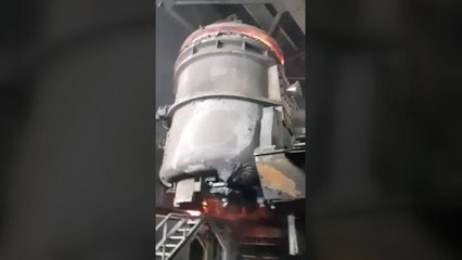 현대제철 전기로서 쇳물 넘쳐...한때 경보령 / YTN