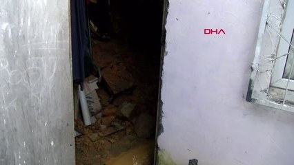 Beykoz'da Toprak Kayması; 2 Ev Mühürlendi