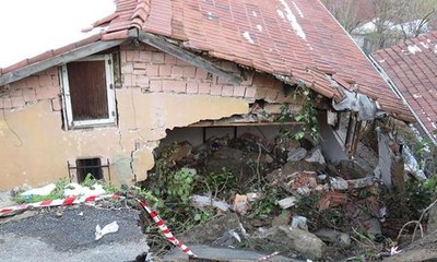 Beykoz'da toprak kayması