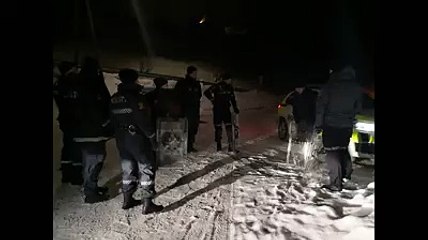 Norvège  des policiers font de la luge avec des boucliers