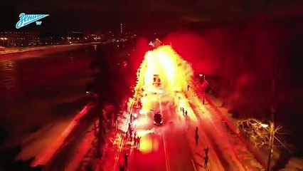 Larrivée spectaculaire du bus des joueurs du Zenit Saint-Pétersbourg