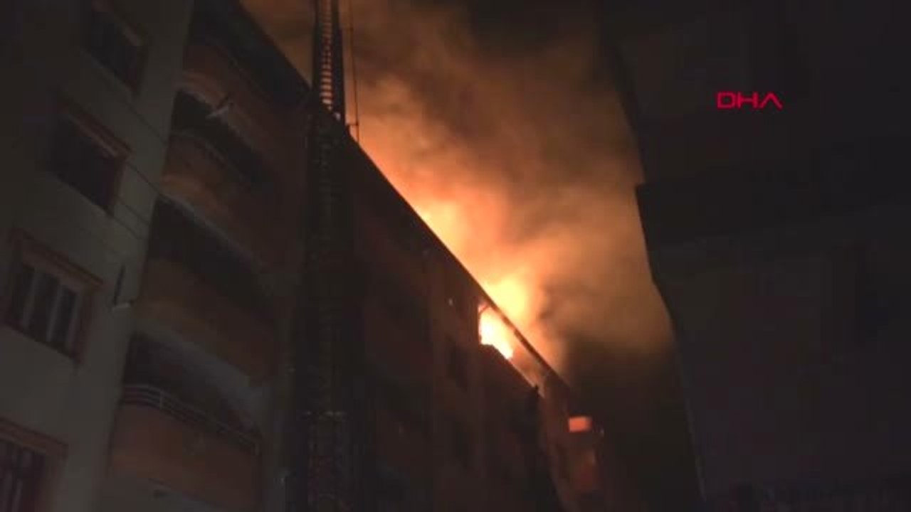 Iğdır'da 5 Katlı Binanın En Üst Katında Yangın