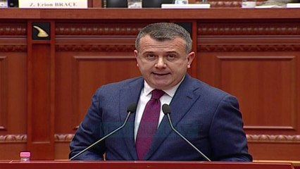 Dhunë para parlamentit, garda shpërndan protestuesit - News, Lajme - Vizion Plus