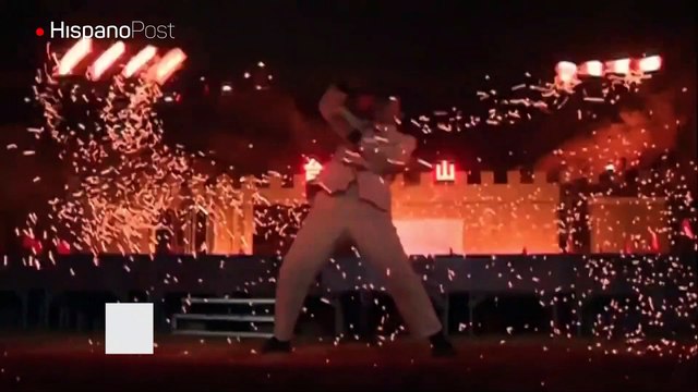 Aristas chinos probaron sus habilidades al realizar piruetas y malabares con fuego