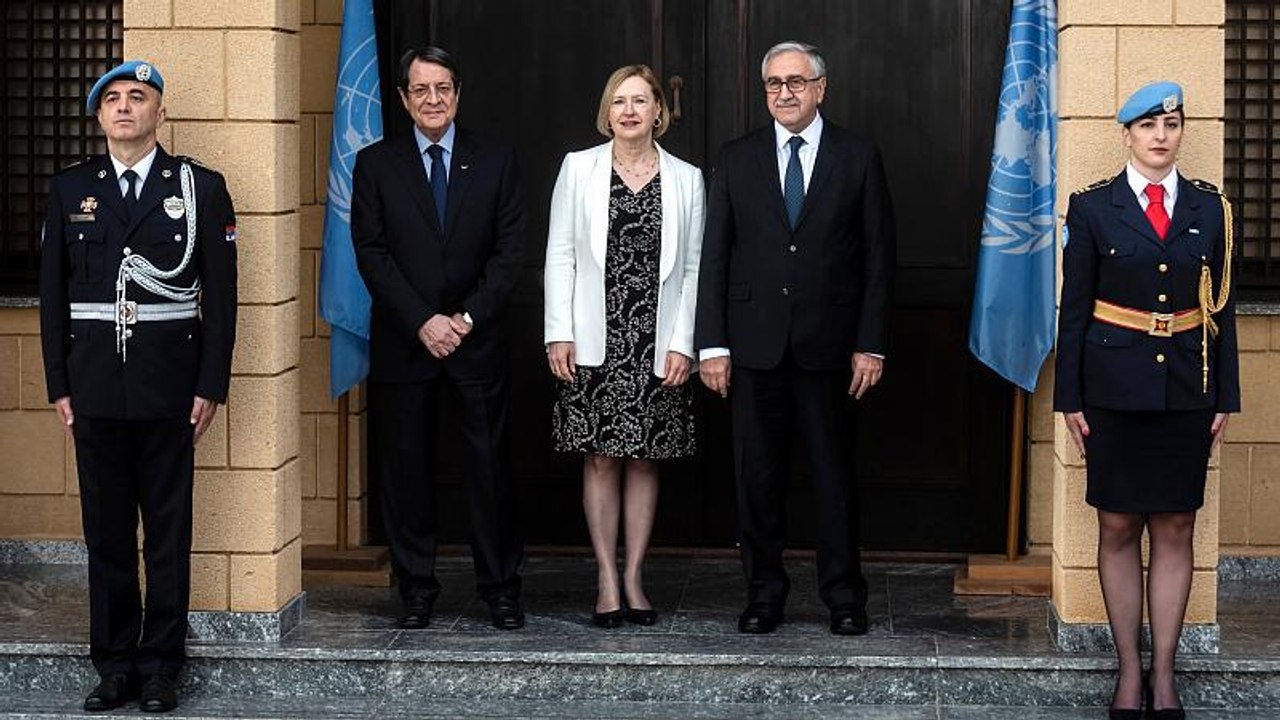 Acercamiento entre los líderes del sur y norte de Chipre