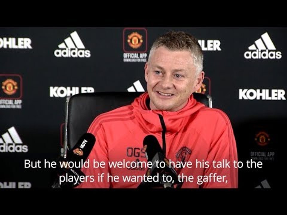 Solskjaer Open To Sir Alex Ferguson Giving Team Talk - Manchester United v Liverpool