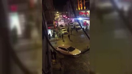 Zeytinburnu'nda Kavga Eden İki Grup Ortalığı Savaş Alanına Çevirdi