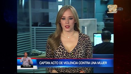 Captan el momento en que una mujer es forzada a subir a un taxi