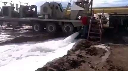 Ce pauvre ouvrier va se prendre une douche gratuite... FAIL de la journée