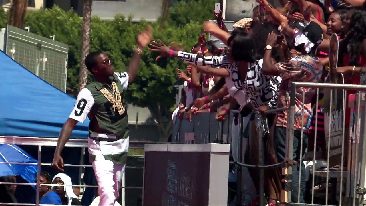 KSI Slams Logan Paul For Dating Corinna Kopf | Hollywoodlife