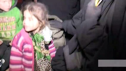 Armas y leche, equipaje de las mujeres de yihadistas en Siria