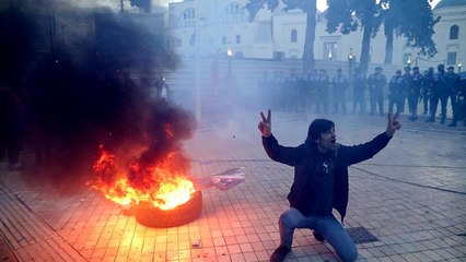 Αλβανία: Διαδηλωτές πολιορκούν τη Βουλή