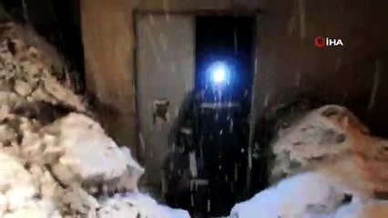 Kar kış dinlemeden çalışan elektrik arıza timlerinin zorlu görevi