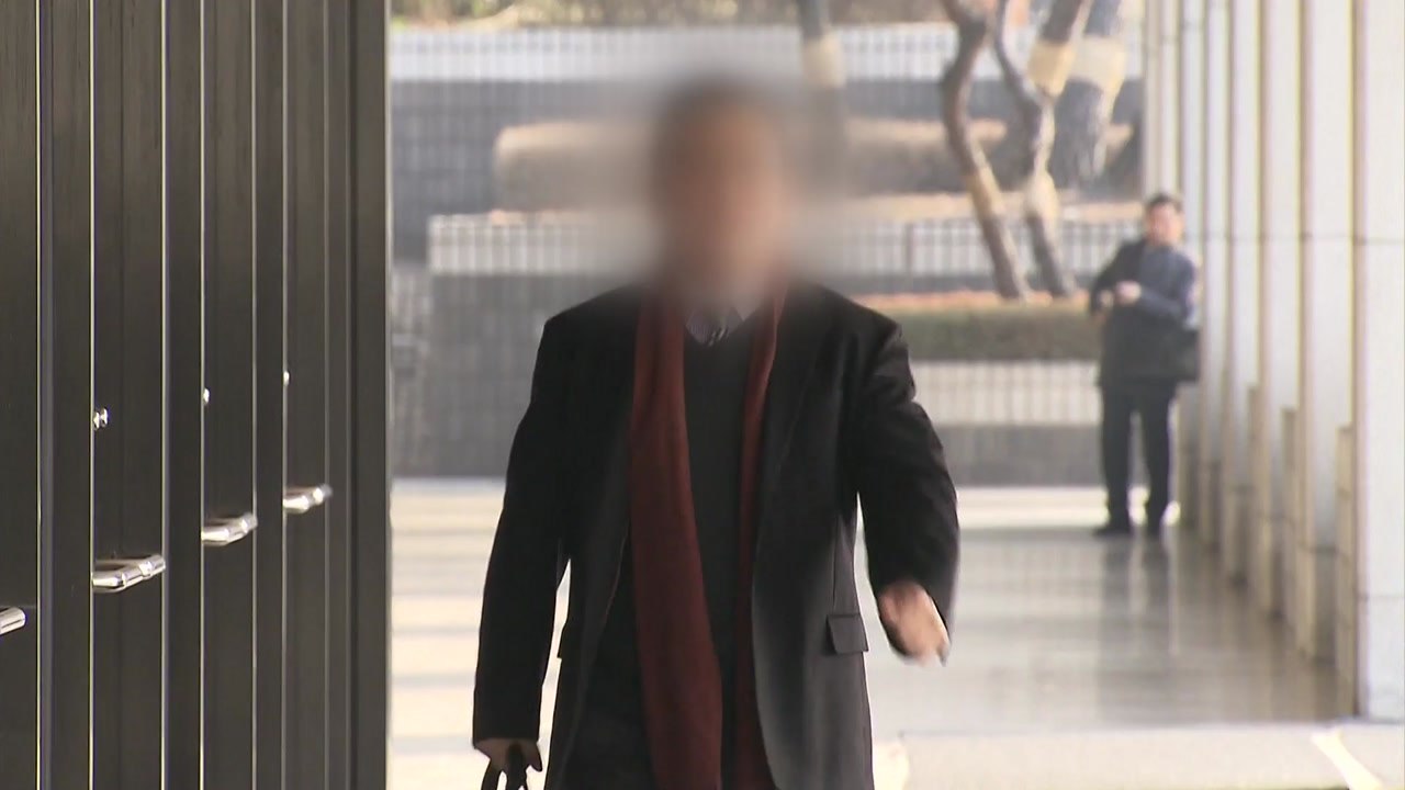 '우윤근 뇌물 의혹' 주장 사업가 검찰 출석..."고소 내용은 사실" / YTN