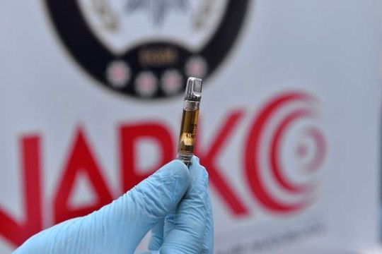 ABD'den Kargoyla Uyuşturucu Gönderilen Kimyager Selin'e Gözaltı